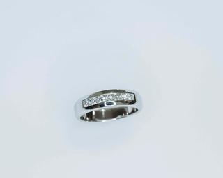 14 kt White Gold Mens Diamond Wedding Band