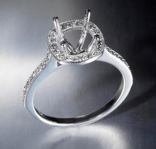 14 kt White Gold Diamond Halo Engagement Ring