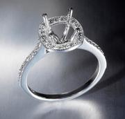 14 kt White Gold Diamond Halo Engagement Ring