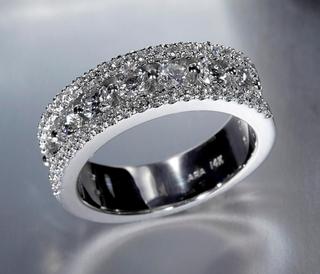 14 kt White Gold Wedding Band