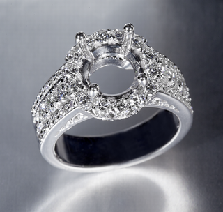 14 kt White Gold Diamond Engagement Ring