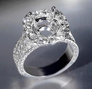14 kt White Gold Diamond Engagement Ring with 132 Diamonds
